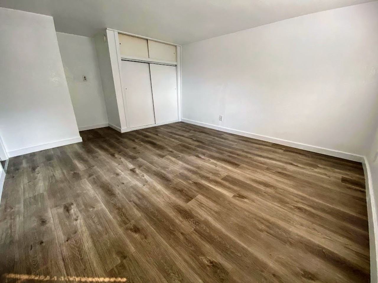 522 SE Hillside Dr - Photo 3 of 9