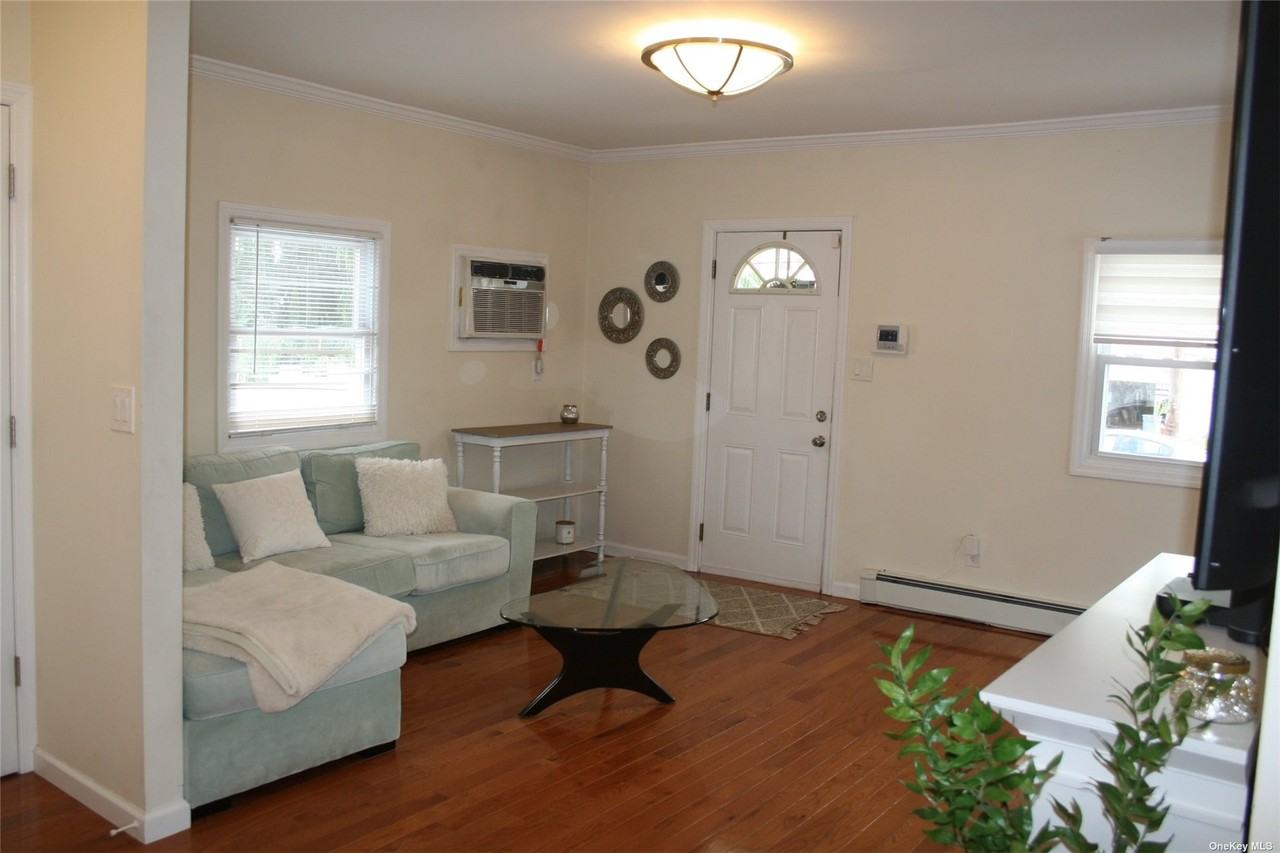 540 Oakley Ave - Photo 2 of 12