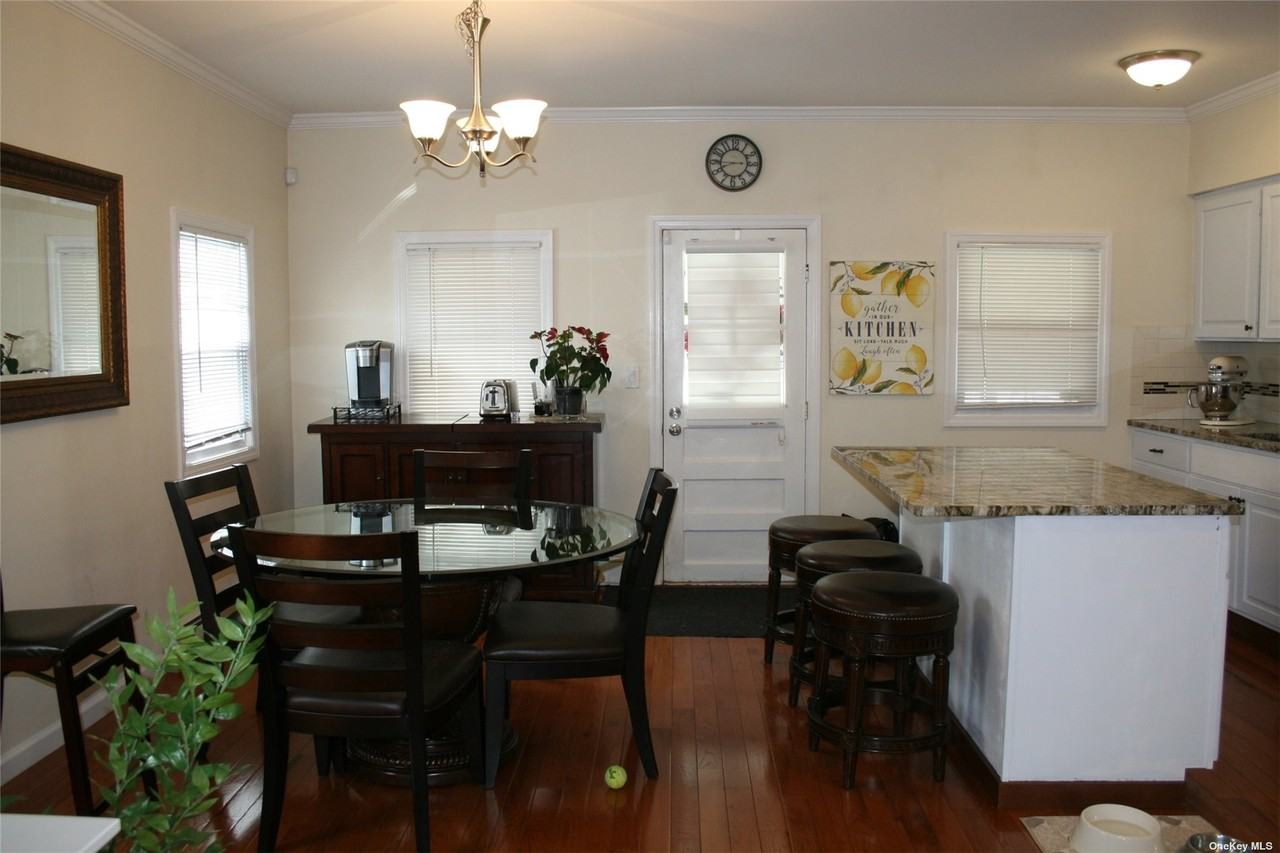 540 Oakley Ave - Photo 3 of 12