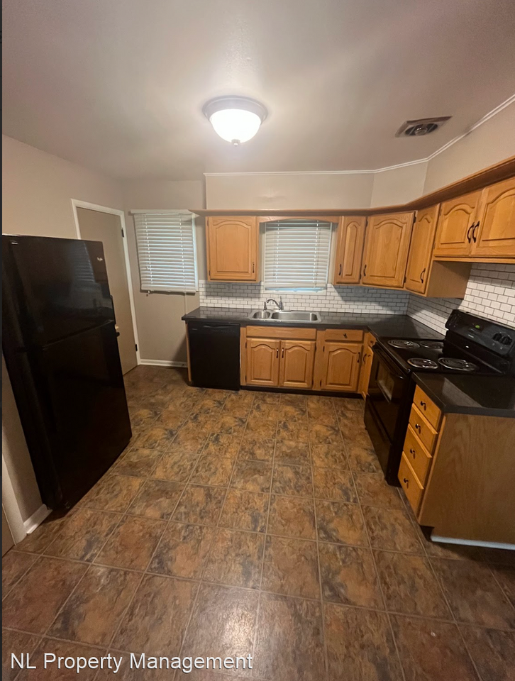 4910 Curlew Ln - Photo 3 of 10