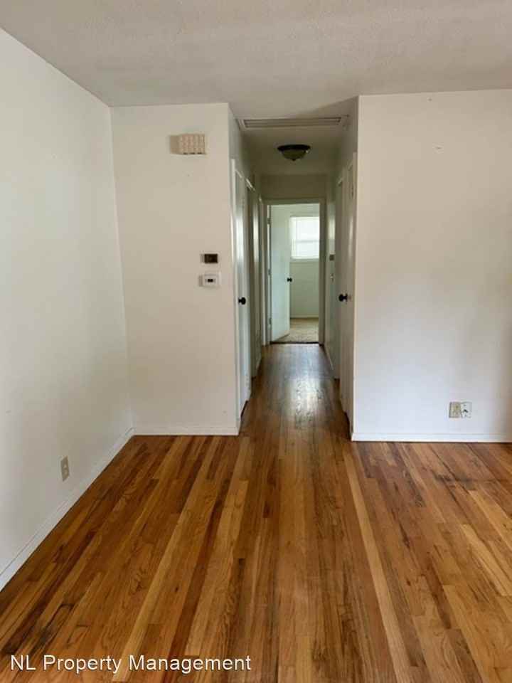 2823 S 135th St - Photo 2 of 12