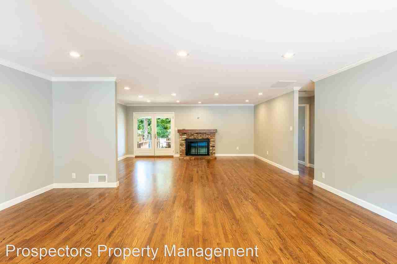 820 Claremont Dr - Photo 2 of 22