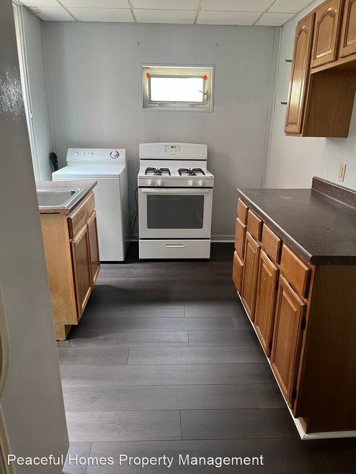 845 Lancaster Ave - Photo 2 of 15