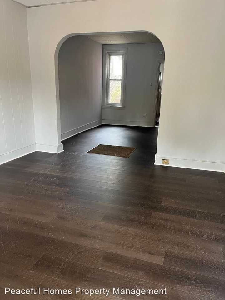 845 Lancaster Ave - Photo 3 of 15