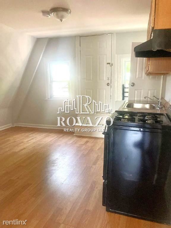 274 S 11th St - Photo 2 of 6