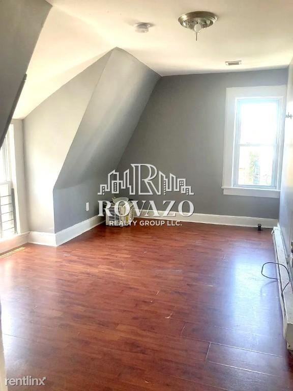 274 S 11th St - Photo 3 of 6