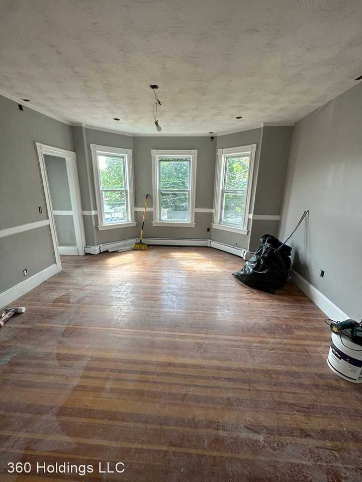 432 Beech Street - Photo 3 of 12