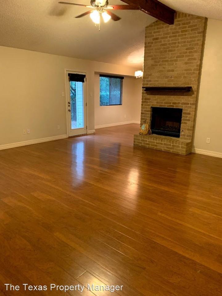 704 Chestnut Xing - Photo 2 of 25