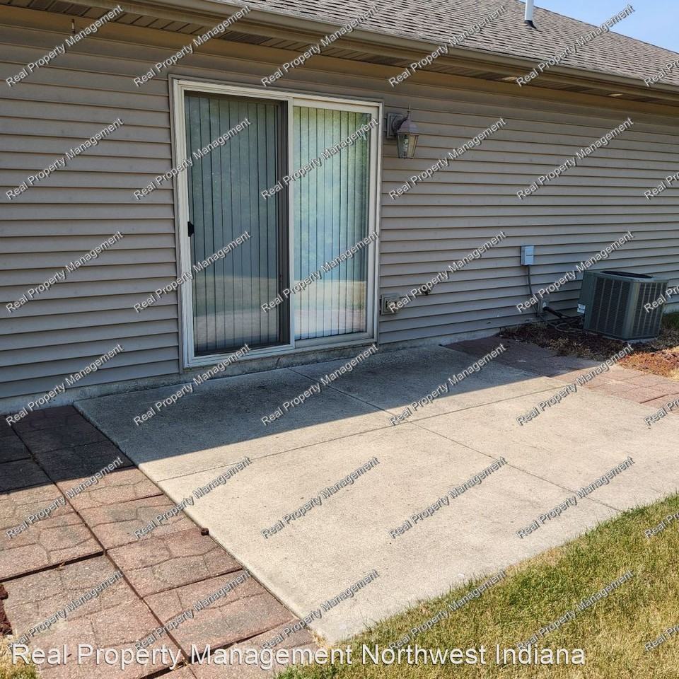 220 Deertrail Ln - Photo 2 of 13