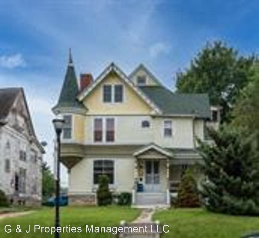 944 E Walnut St - Photo 2 of 7