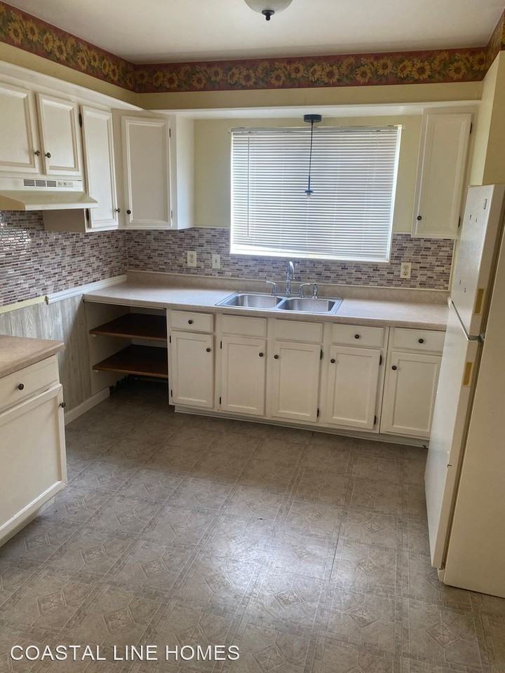 2971 Henry St - Photo 2 of 8