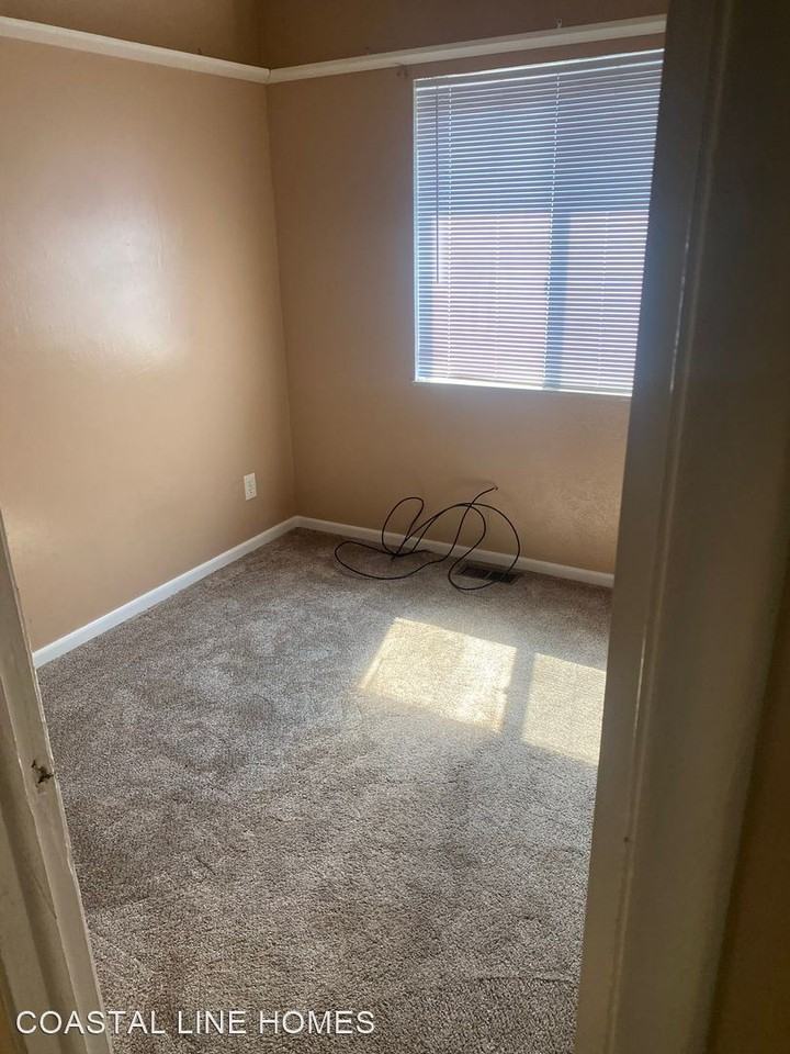 2971 Henry St - Photo 3 of 8