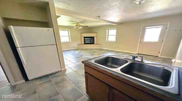 1639 Ellis Hollow Rd - Photo 3 of 14