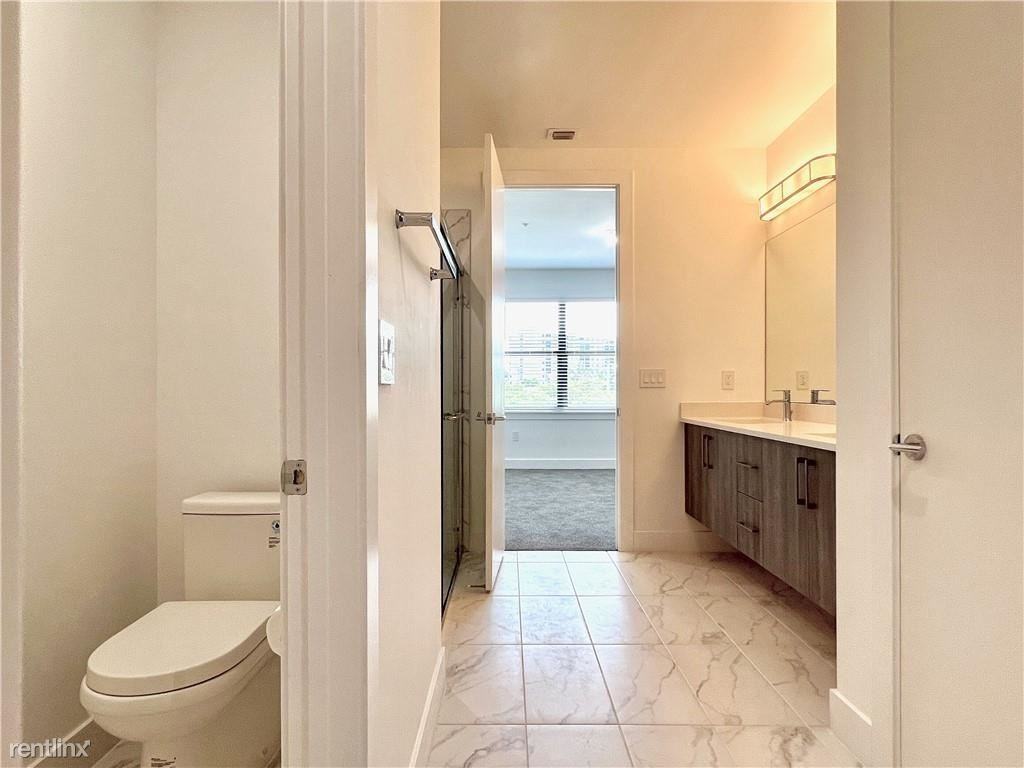 559 Ne 21st Ct - Photo 2 of 10