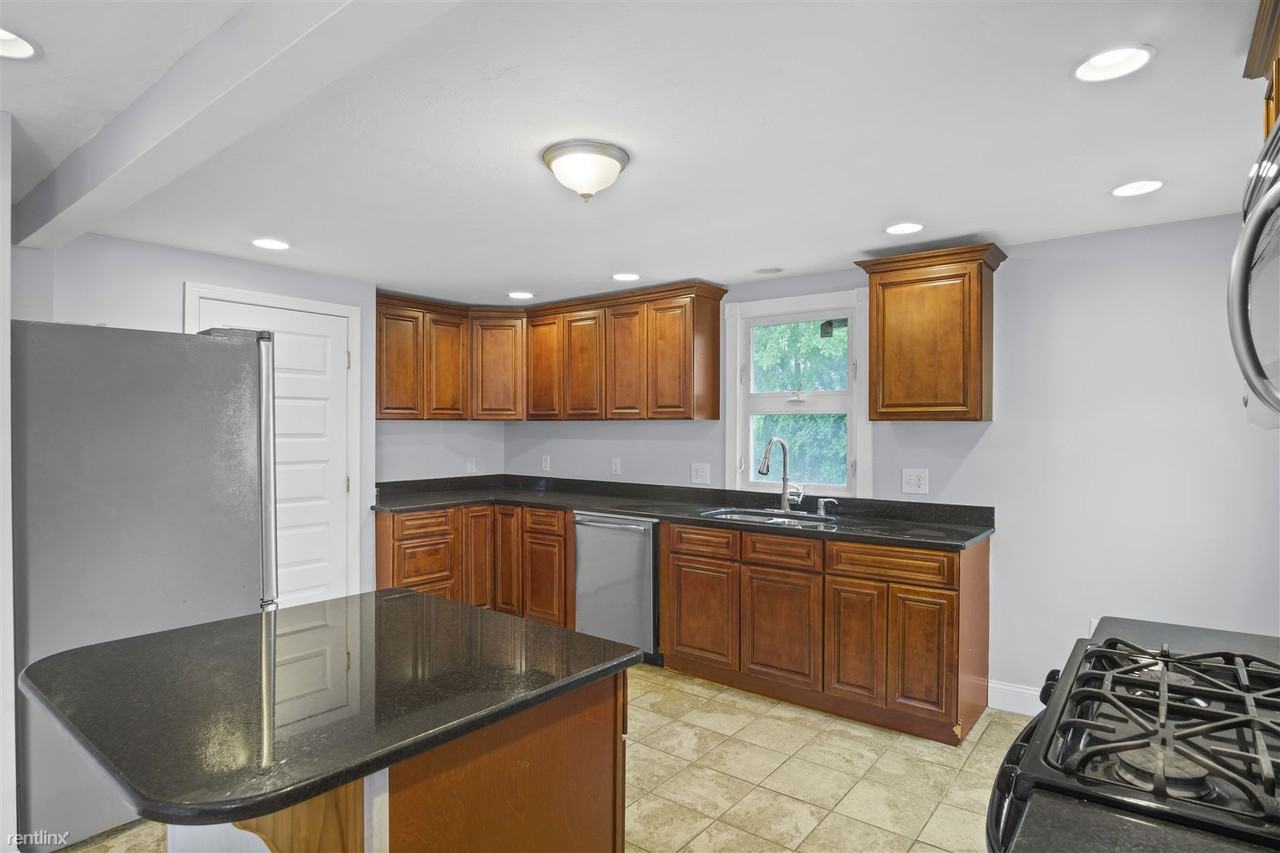 73 Tampa St - Photo 2 of 34