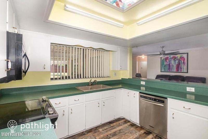 4263 Abbey Ln - Photo 3 of 22