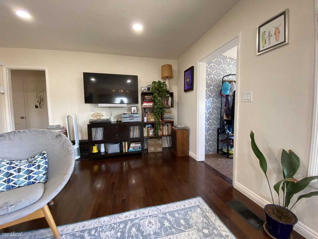 4375 60th St - Photo 3 of 22