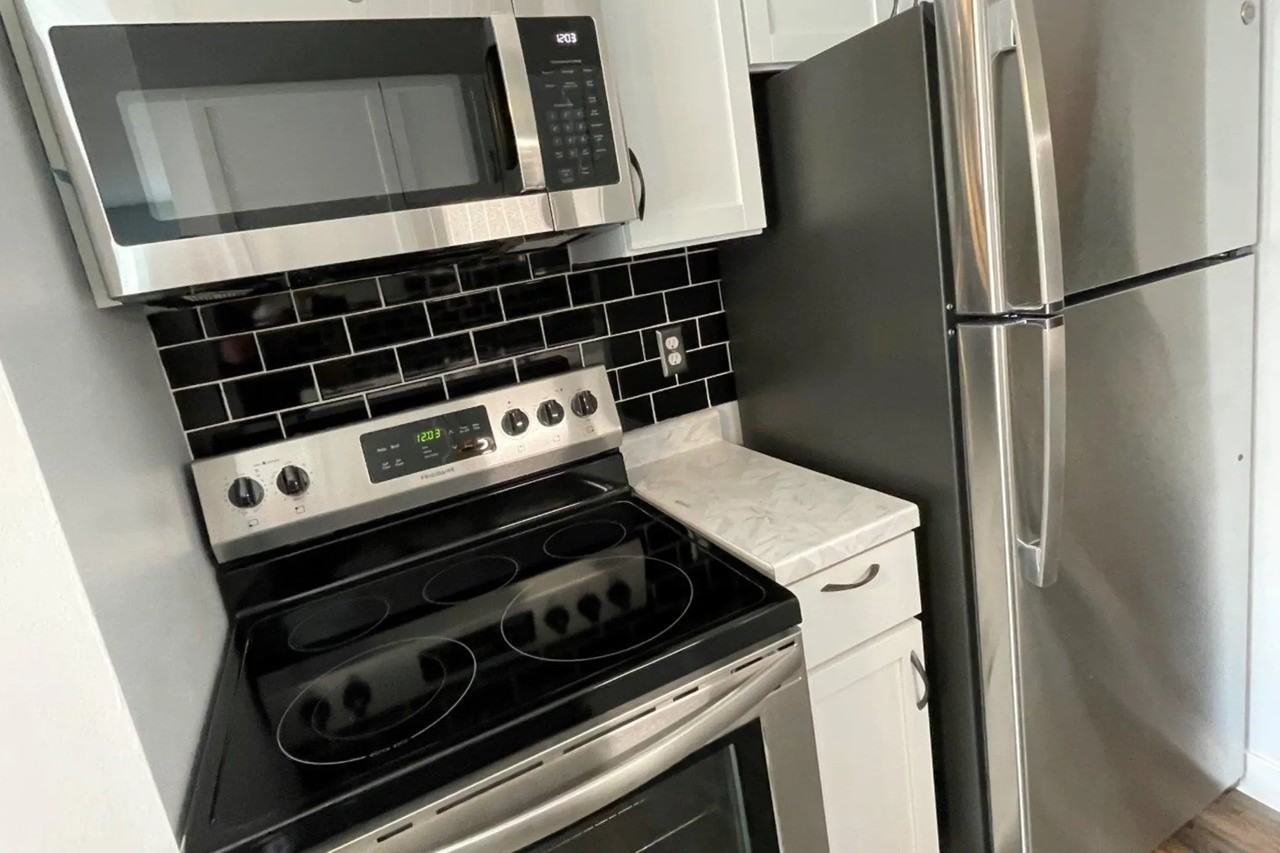 790 Bloomfield Village Blvd - Photo 3 of 10