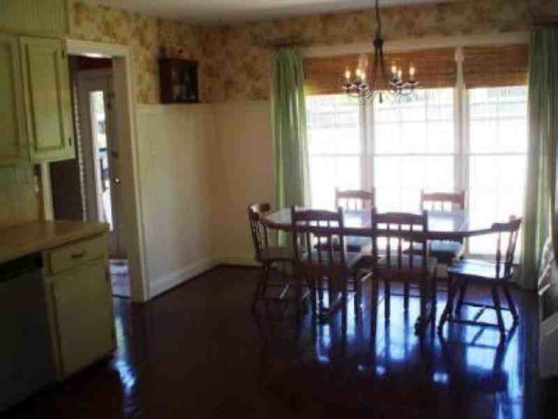 2423 Sedgefield Ln - Photo 3 of 6