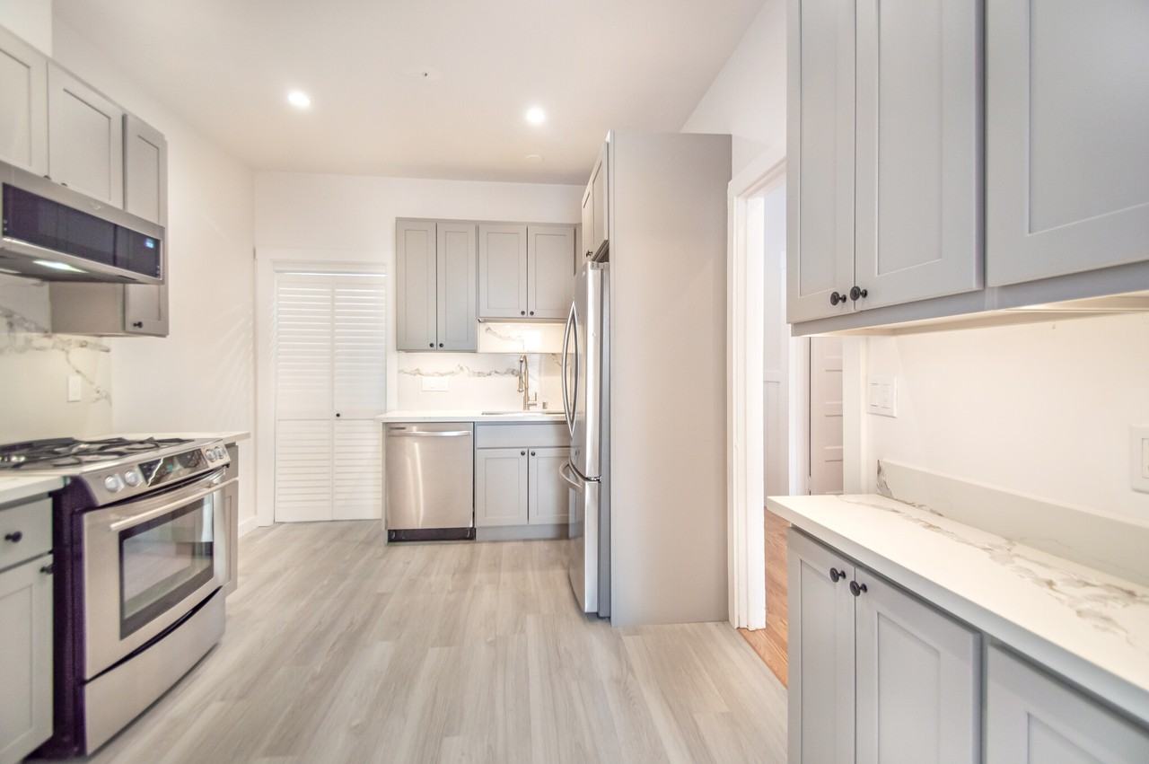 447 Spruce St - Photo 2 of 39