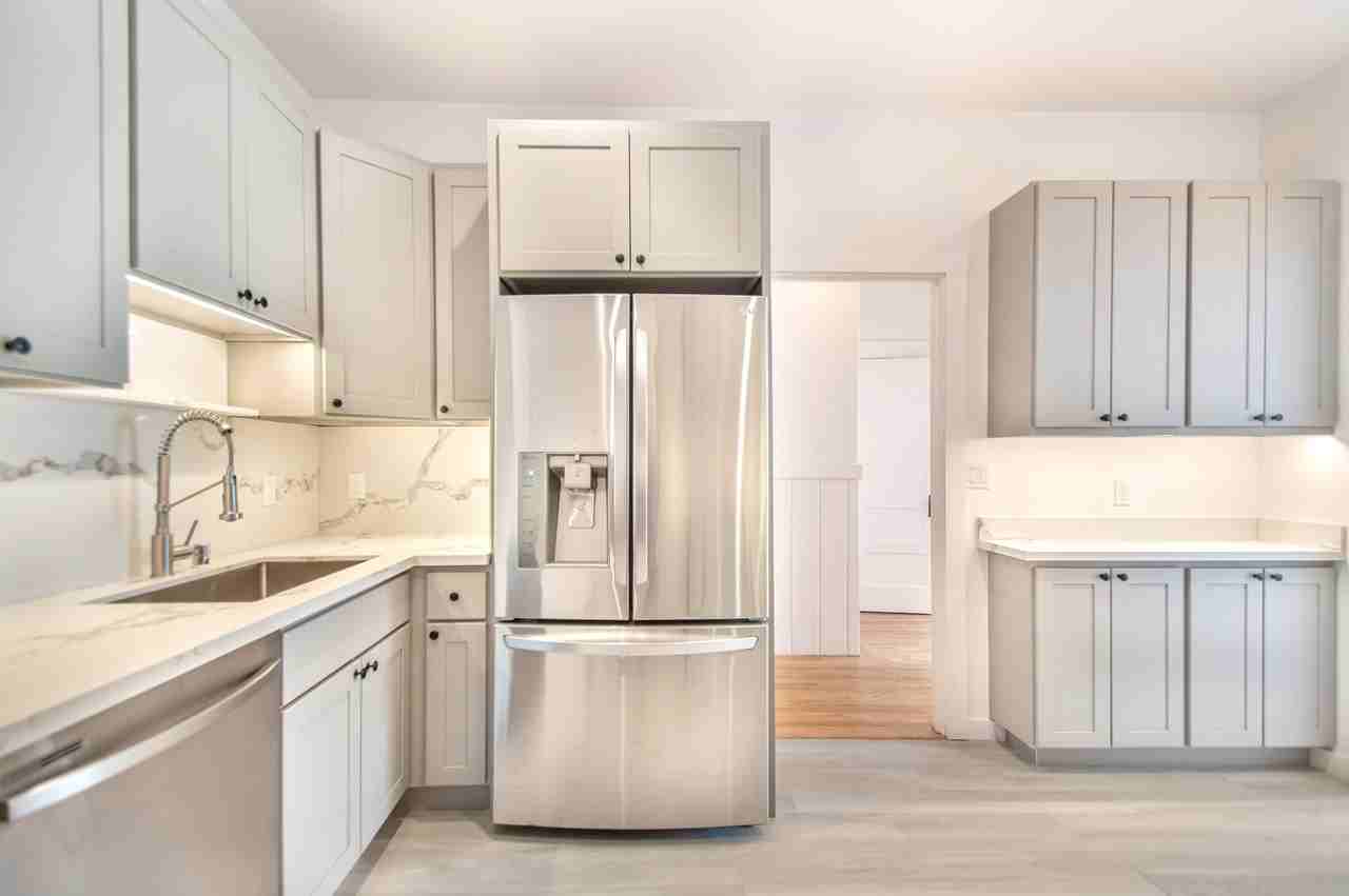 447 Spruce St - Photo 3 of 39