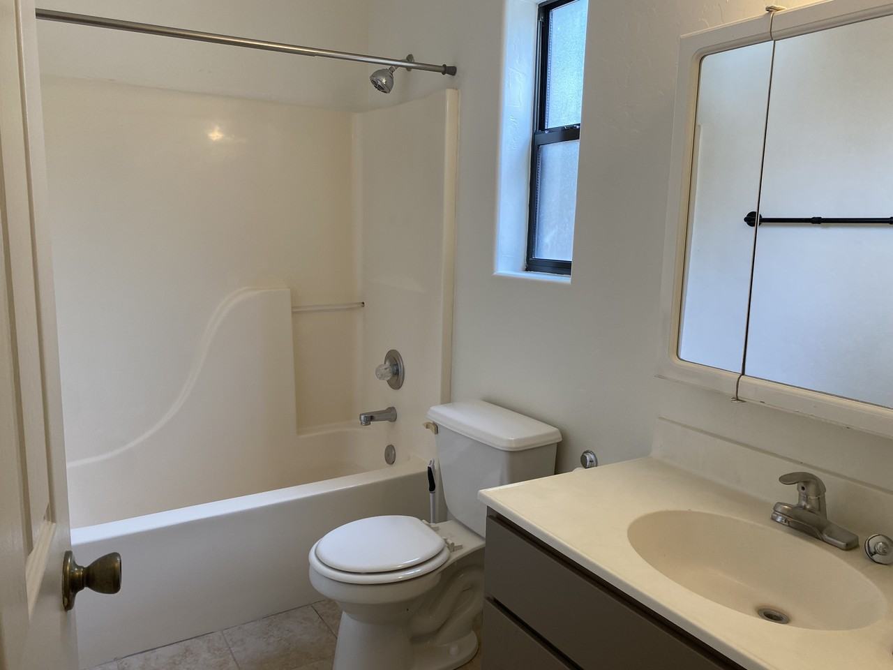 227 N Alarcon St - Photo 2 of 7