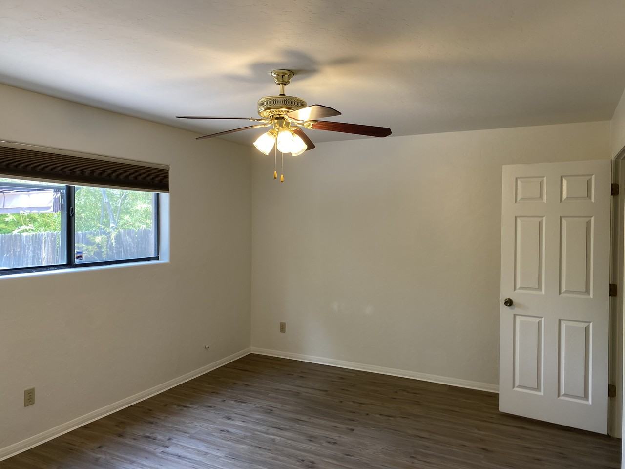 227 N Alarcon St - Photo 3 of 7