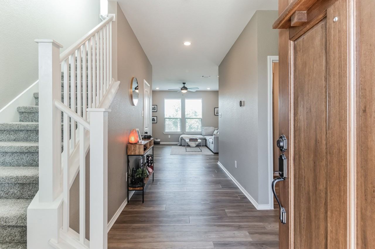 402 Thunder Valley Trl - Photo 4 of 33