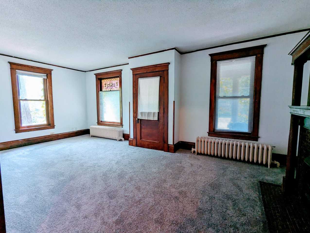 1296 Raymond Ave - Photo 2 of 15