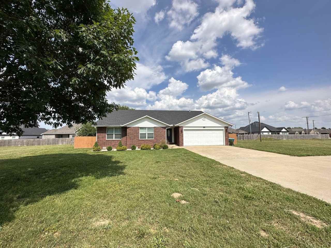 4855 Sw Regional Airport Blvd - Photo 2 of 32