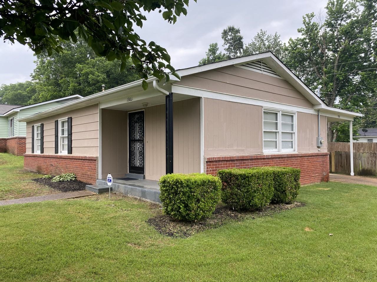 1383 Abernathy Rd - Photo 3 of 17