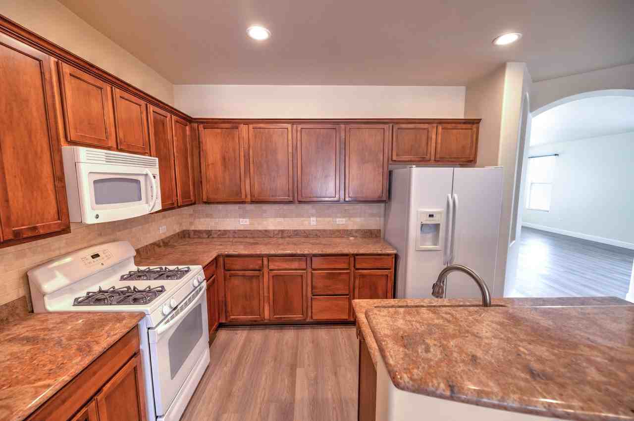 3485 W Tailfeather Dr - Photo 2 of 35