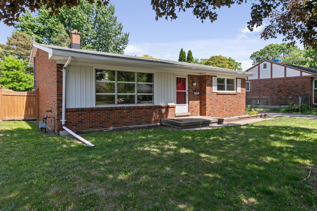 3182 Everts Ave - Photo 3 of 29