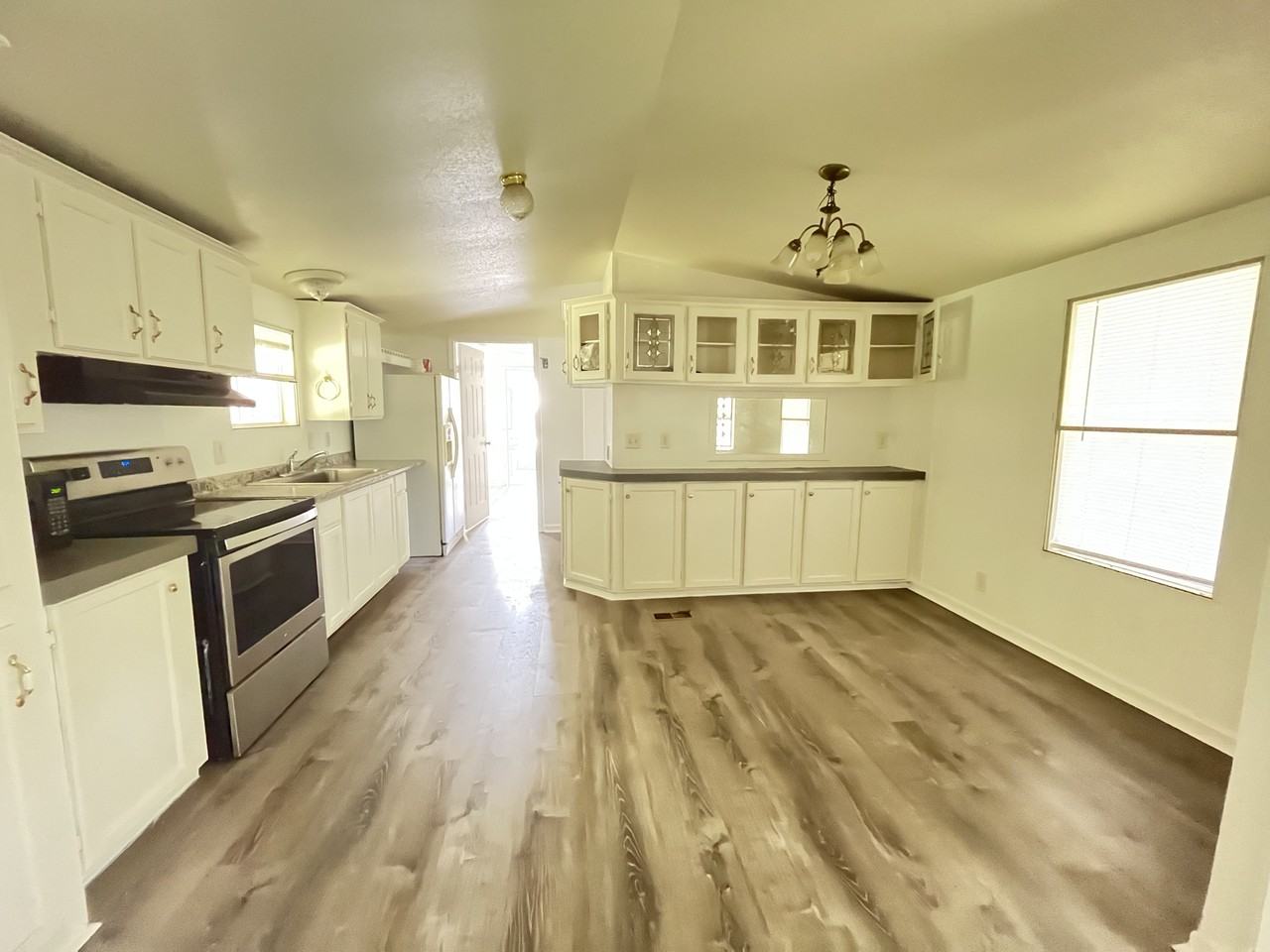 18819 Greenwell Springs Rd #B - Photo 3 of 8