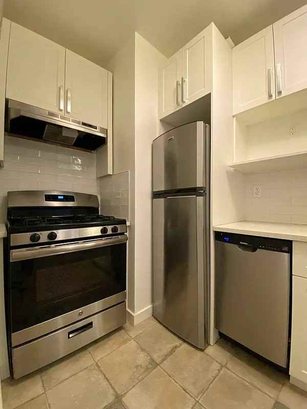 Fulton St #PH13 - Photo 3 of 18