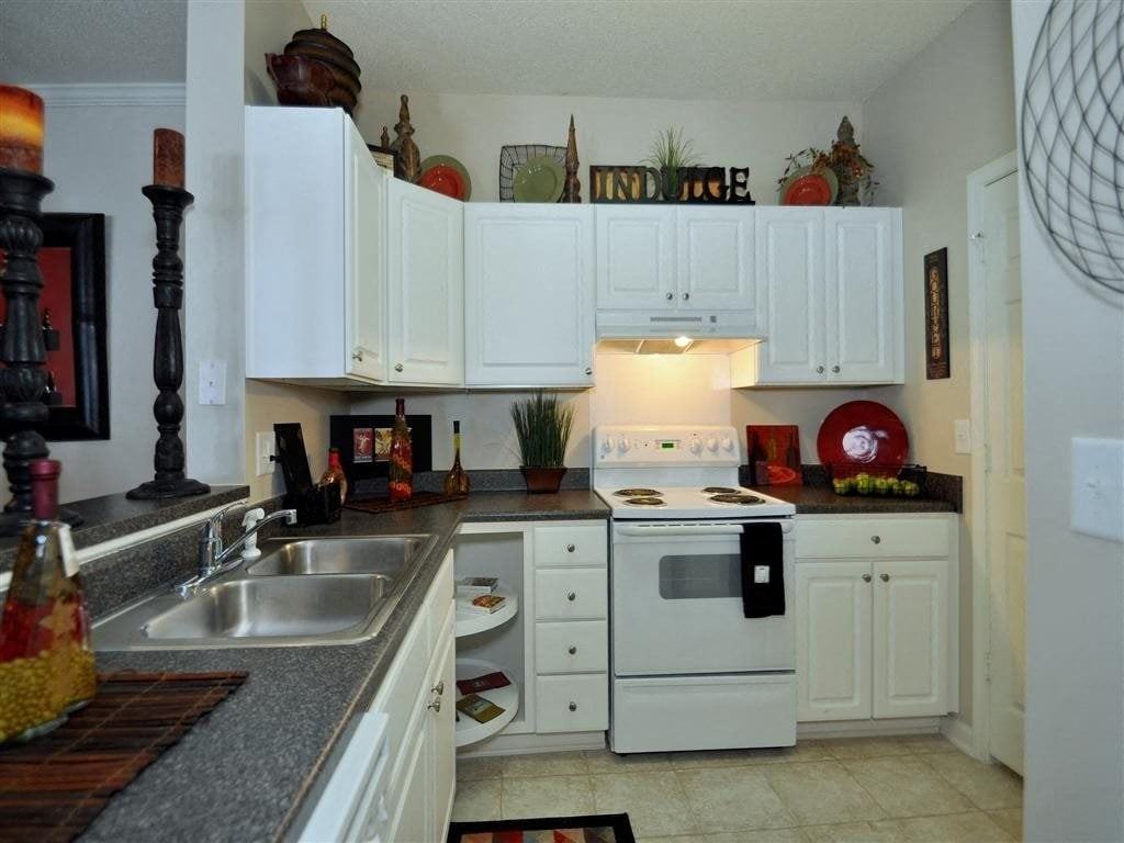 Village on the Green Apartments 2975 Continental Colony Pkwy Sw