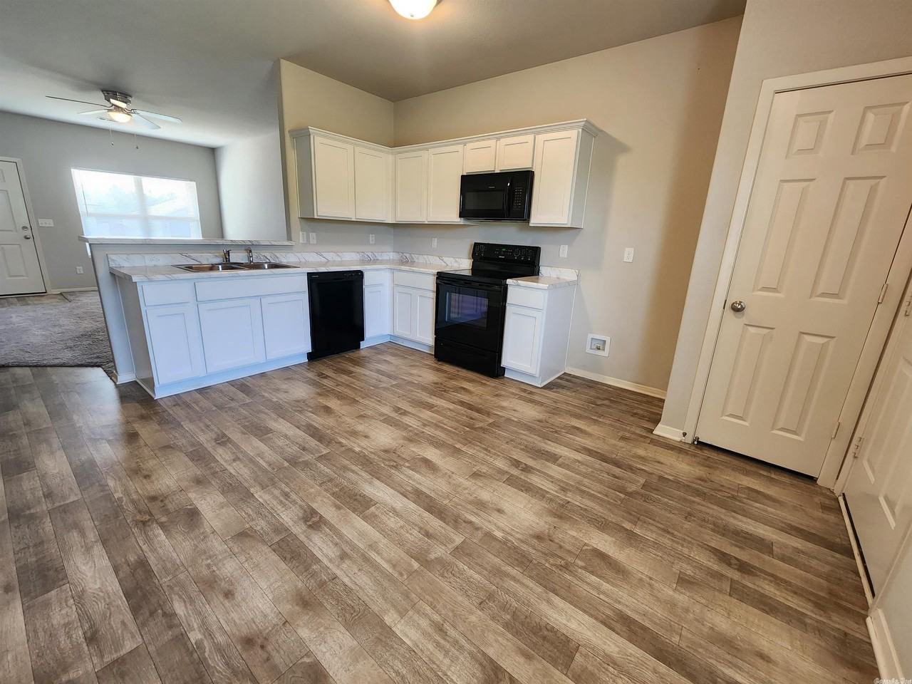 1072 Santa Fe Trl - Photo 3 of 13