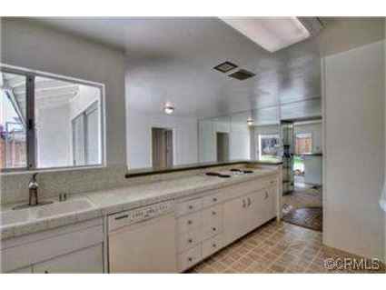 1100 Dover Dr - Photo 3 of 11