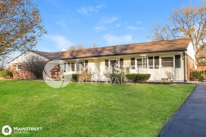 7427 Harcourt Rd - Photo 3 of 16