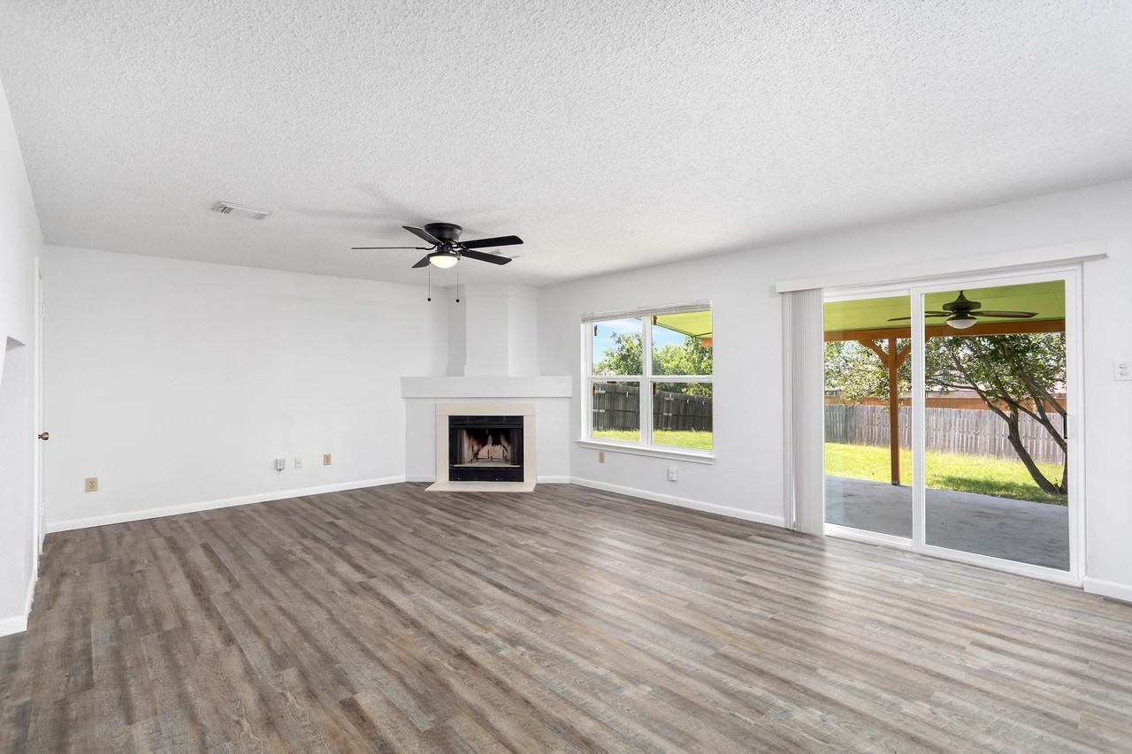 8090 Chestnut Ash Dr #1 - Photo 6 of 37