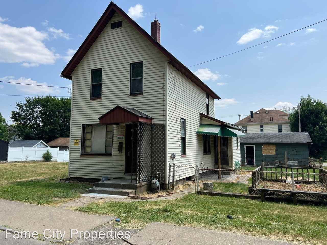 430 Lawn Ave Nw - Photo 2 of 2