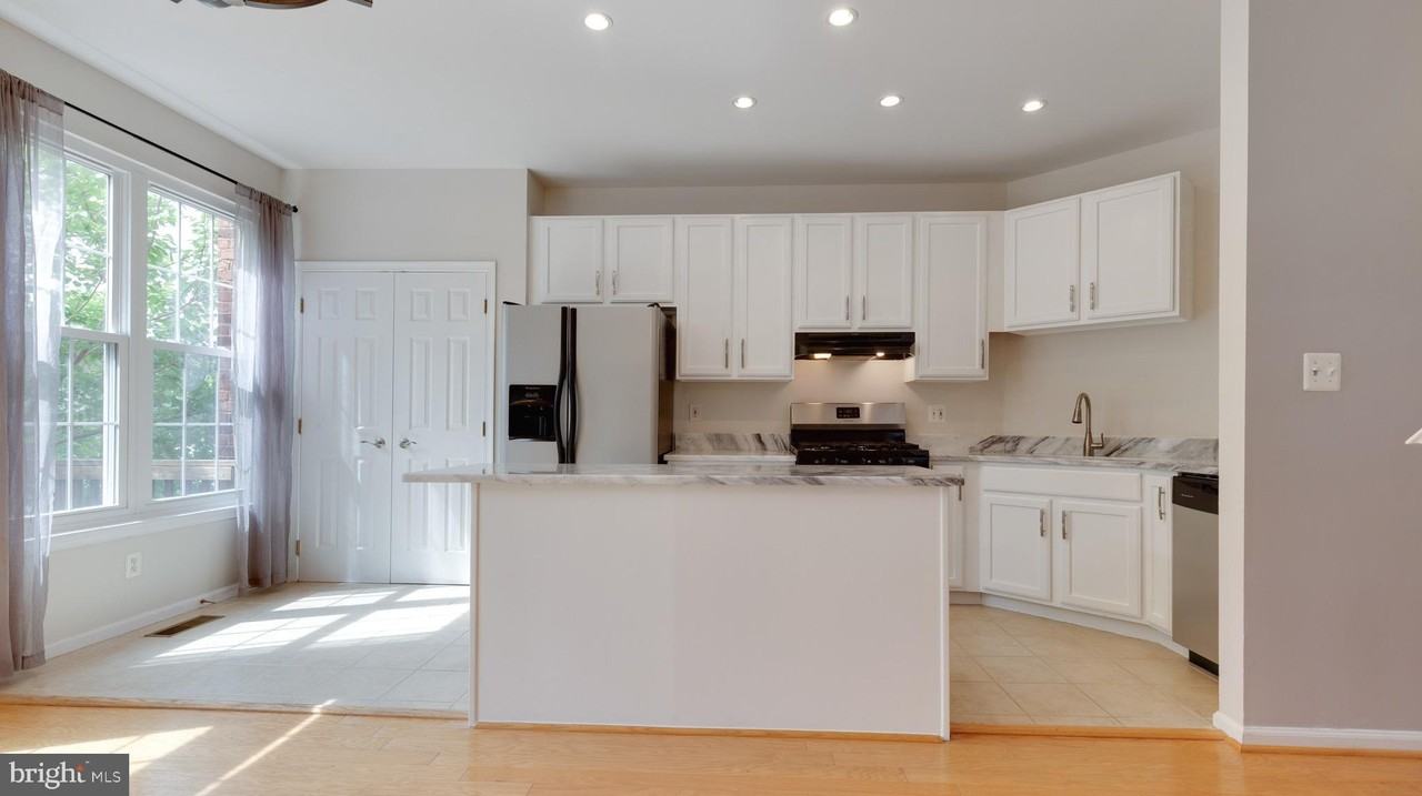 113 Martin Ln - Photo 3 of 46