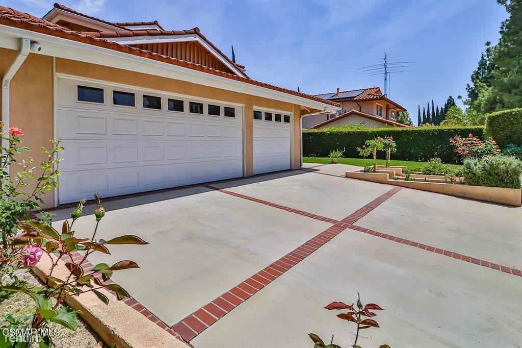 19051 Los Alimos St - Photo 2 of 10