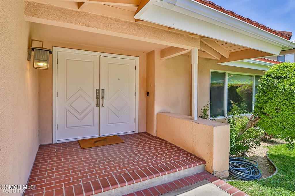 19051 Los Alimos St - Photo 3 of 10