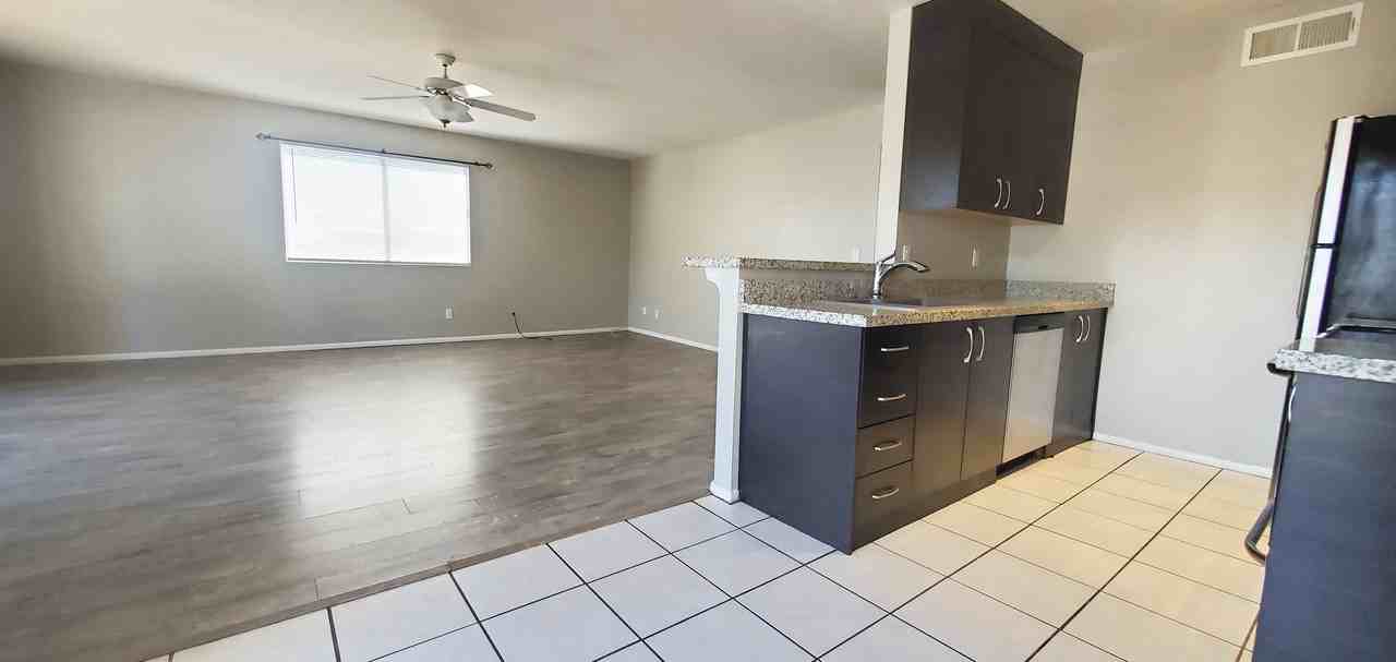 13423 N 8th St - Photo 3 of 16