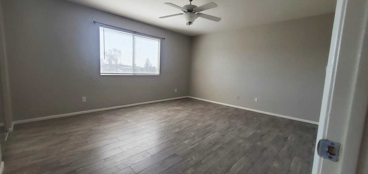 13423 N 8th St - Photo 6 of 16