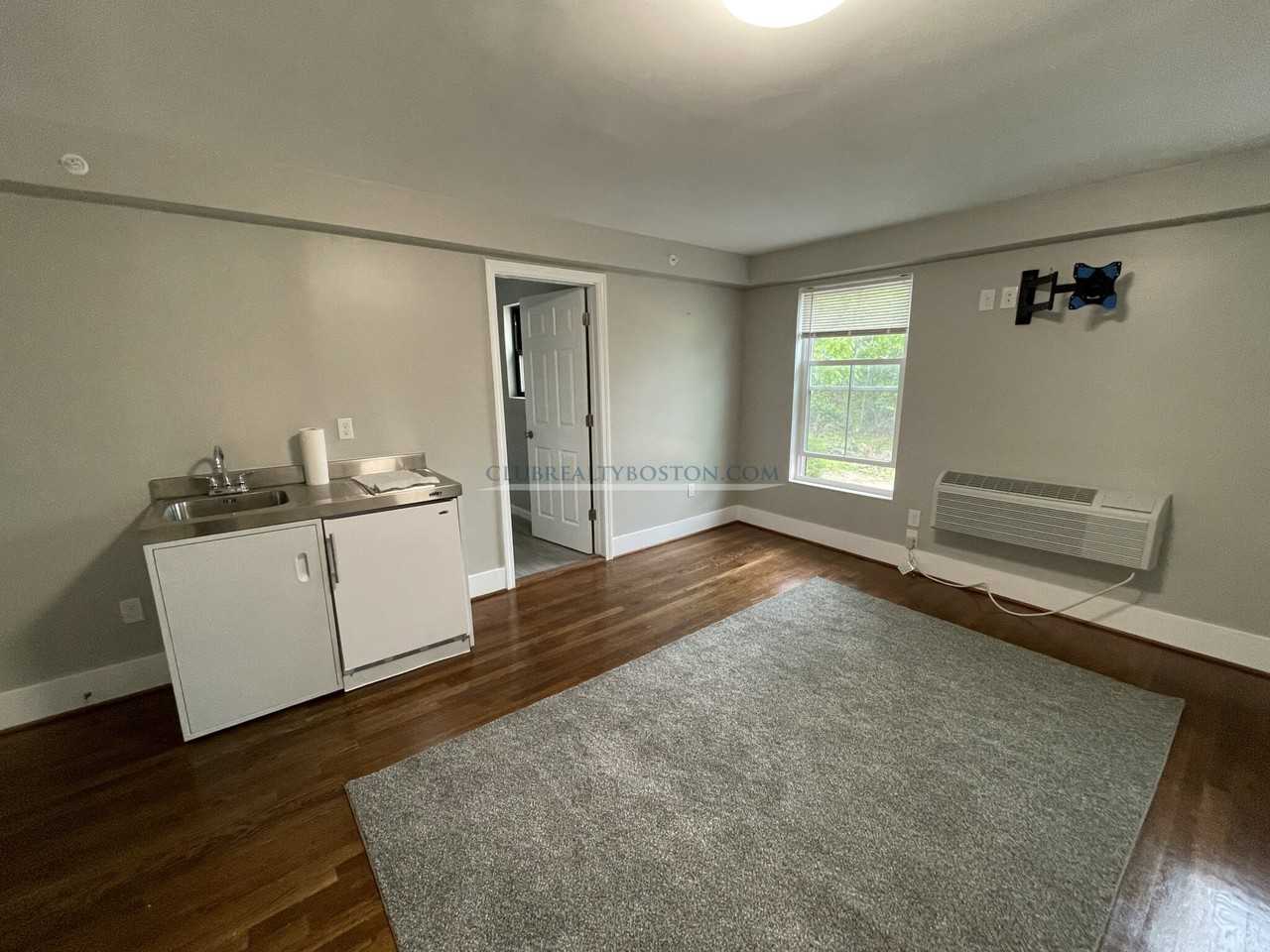 67 Loker St #8 - Photo 5 of 10