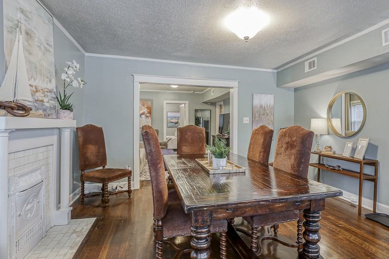 3402 Gillham Rd - Photo 3 of 40