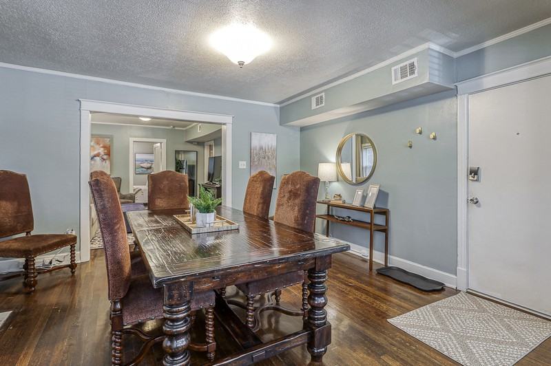 3402 Gillham Rd - Photo 4 of 40