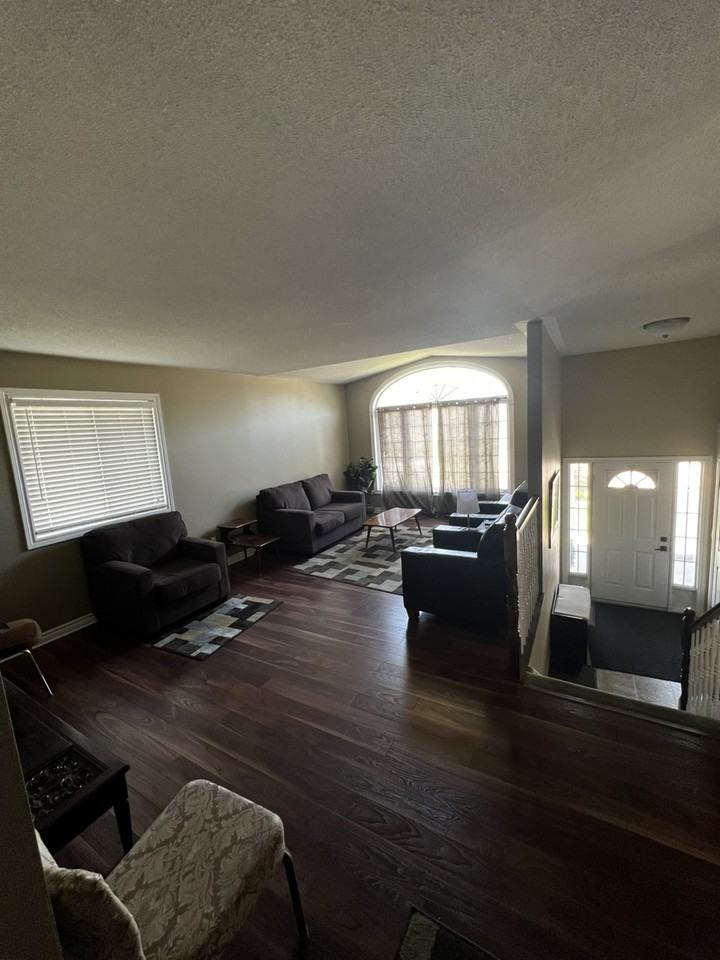 14 Lake Crt - Photo 2 of 4